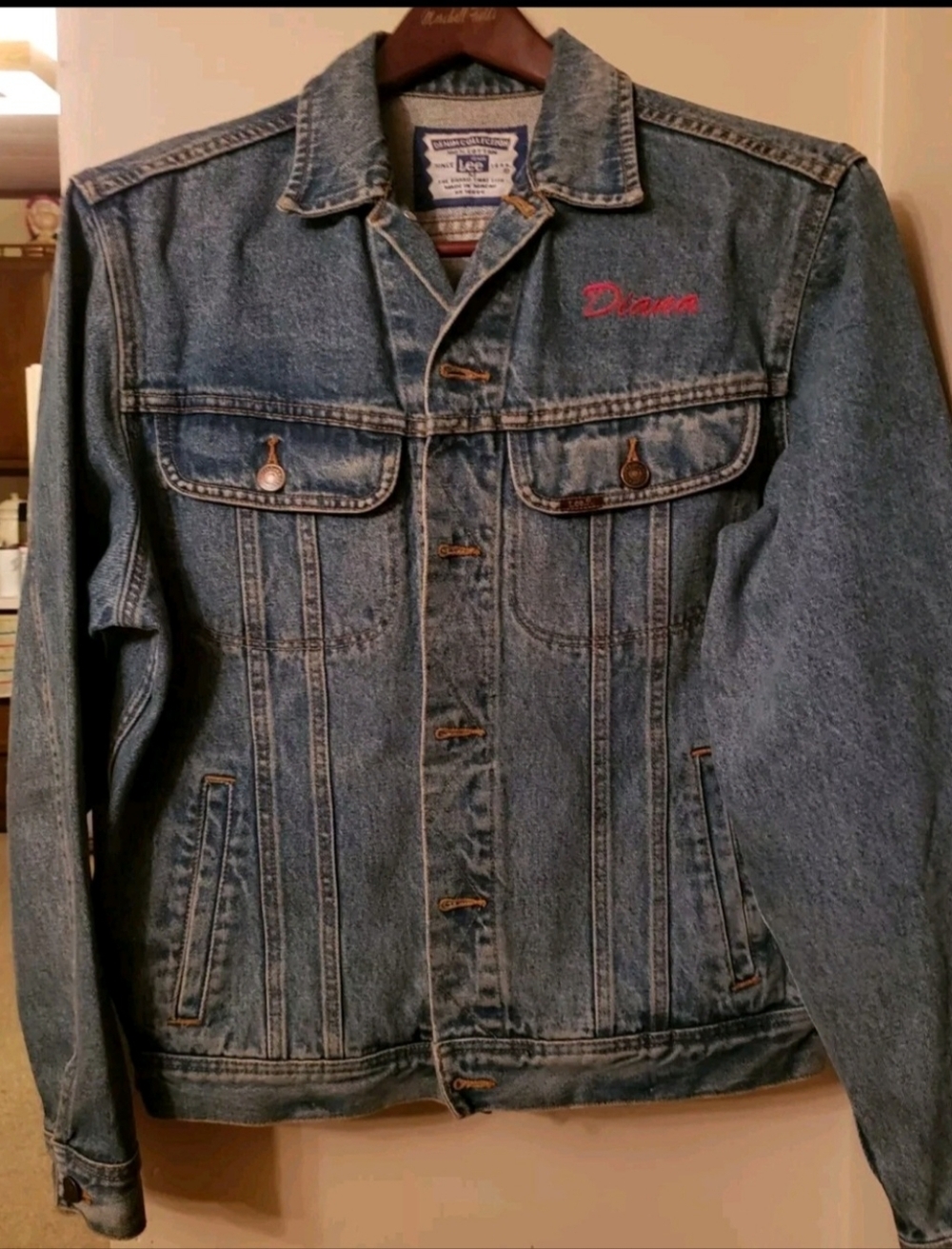 Vintage Lee Denim Blue Jean Jacket Size M Women Ladies W/ Embroidery On Back